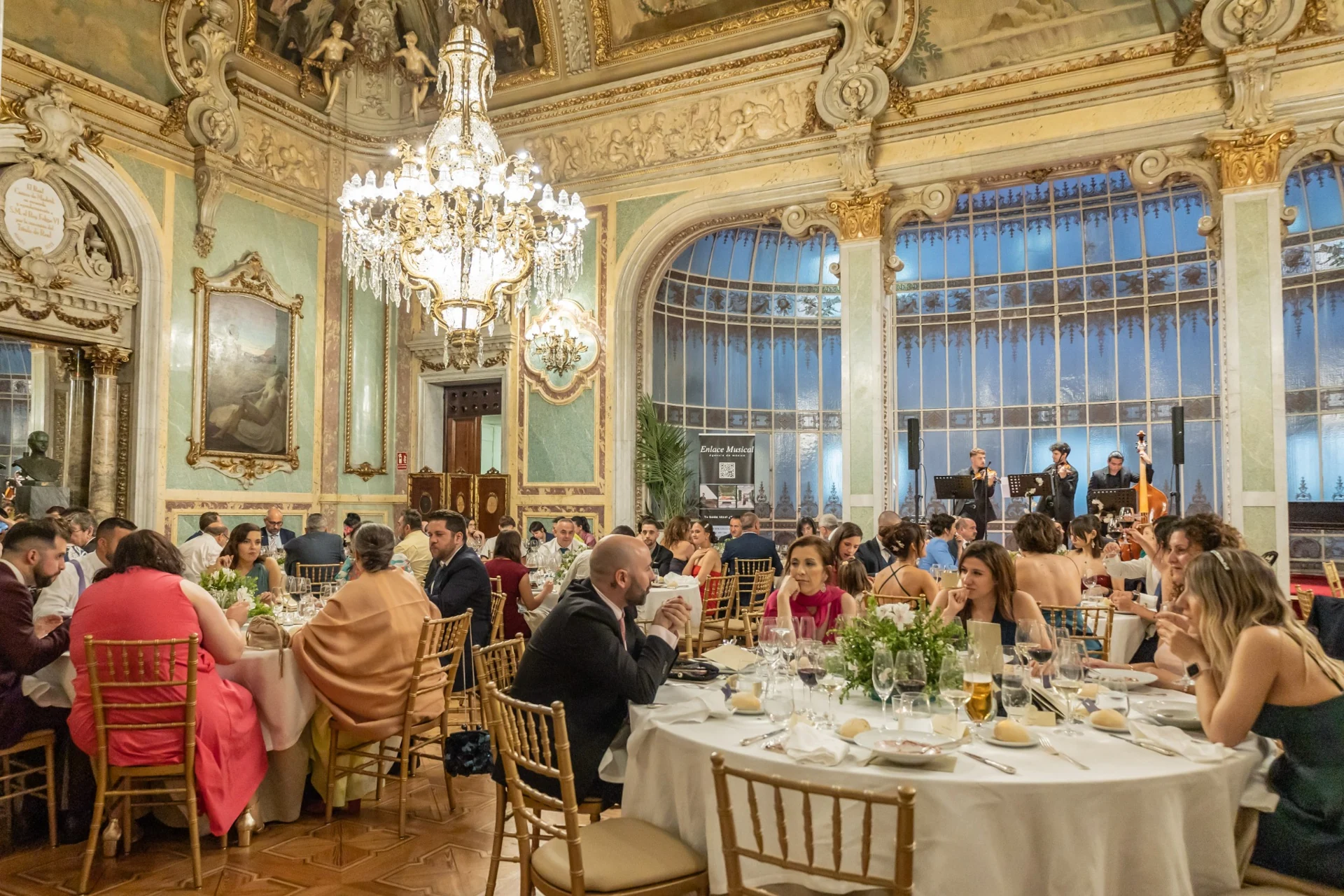 Cena de boda con música en el Real Casino de Madrid