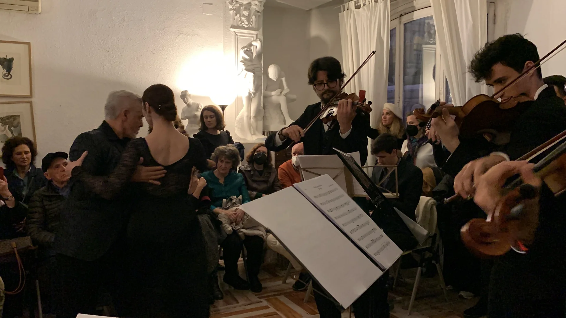 Cuarteto interpretando tangos en el Taller del Prado