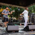 Grupo de soul americano cantando en vivo en cóctel de boda, música divertida y emotiva para novios e invitados.