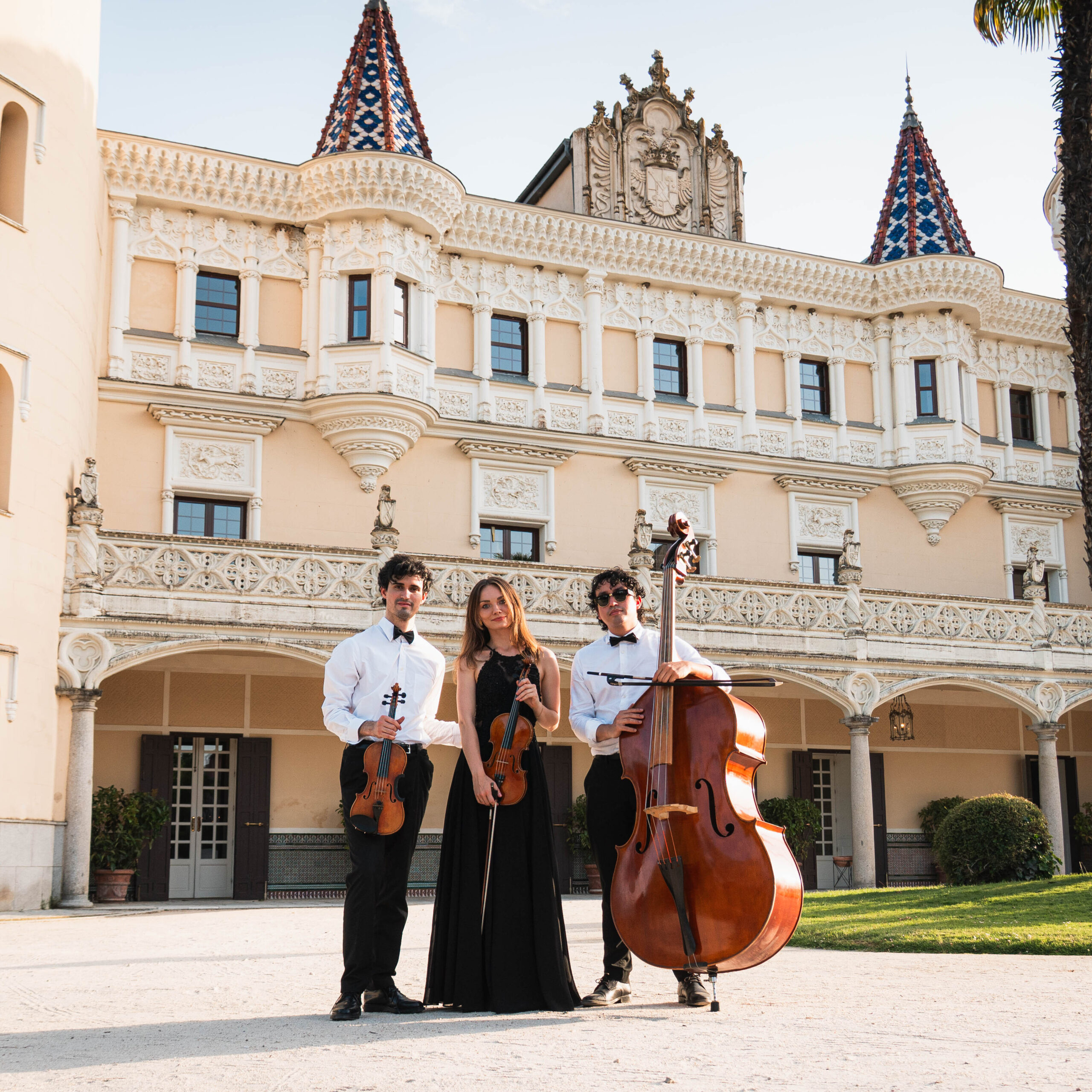 String trio performing live at Castillo de Viñuelas, Madrid, during an international wedding.